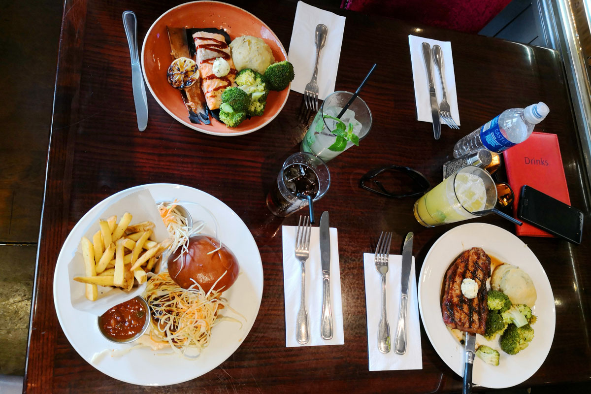 Hard_Rock_Cafe_Dinners
